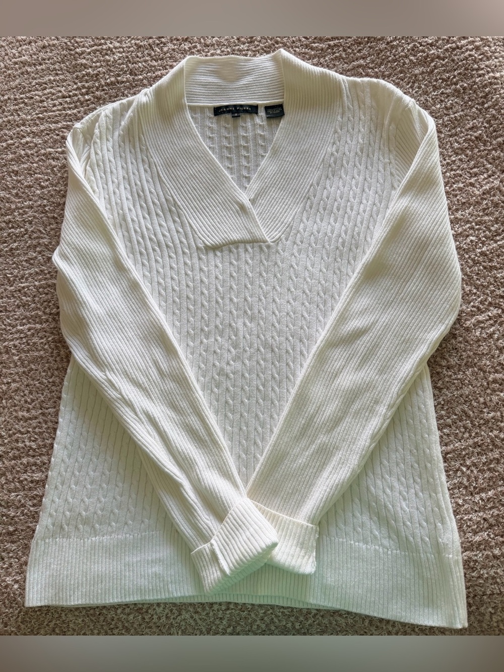 Women’s Jeanne Pierre Classic white Cable-Knit V-Neck Sweater